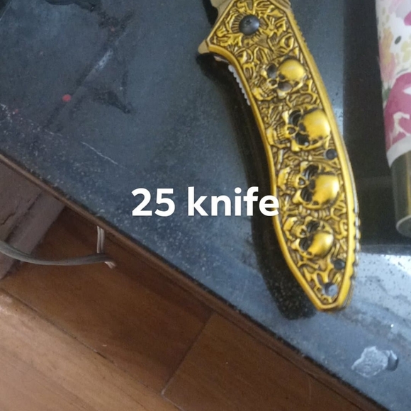 Coach purse 50 pumas 40 knife 25 bat 20 all items - Picture 3 of 5